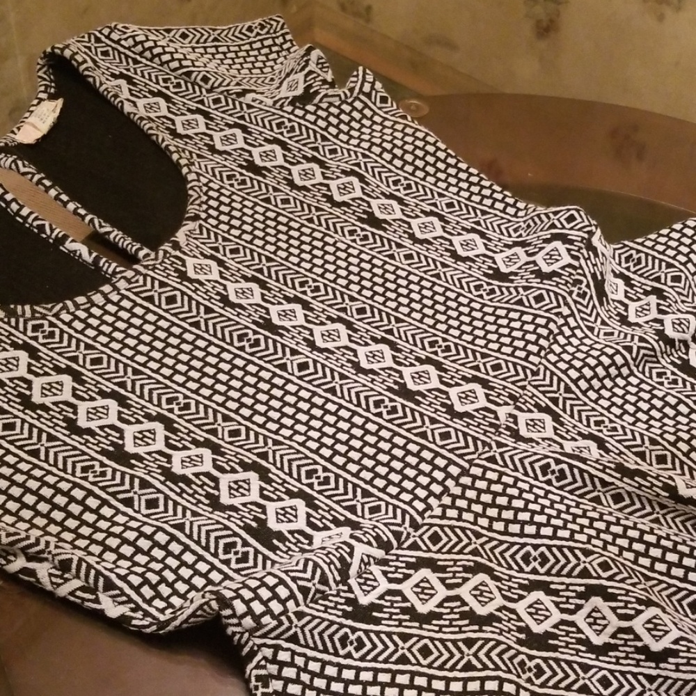 Dress - Picture 6 of 7